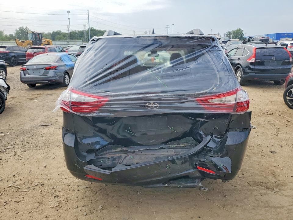 2018 TOYOTA SIENNA LE 6