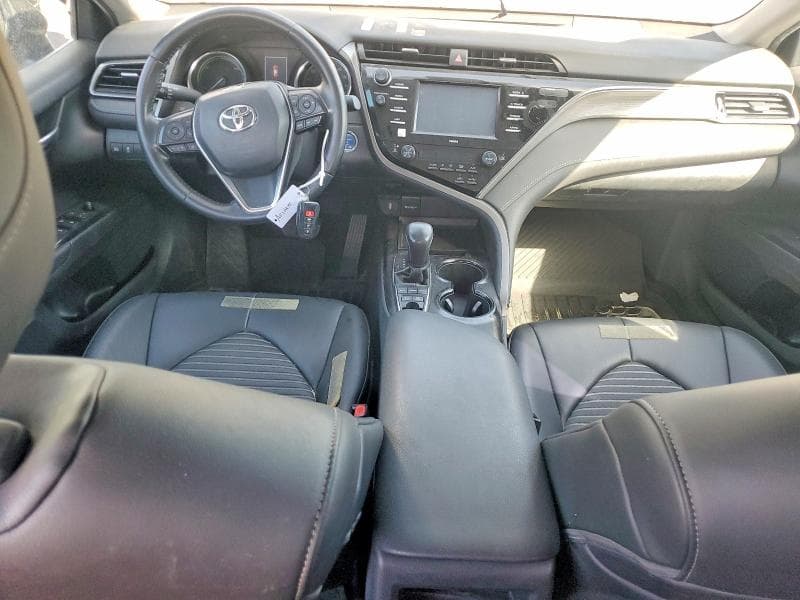 2020 TOYOTA CAMRY SE 8