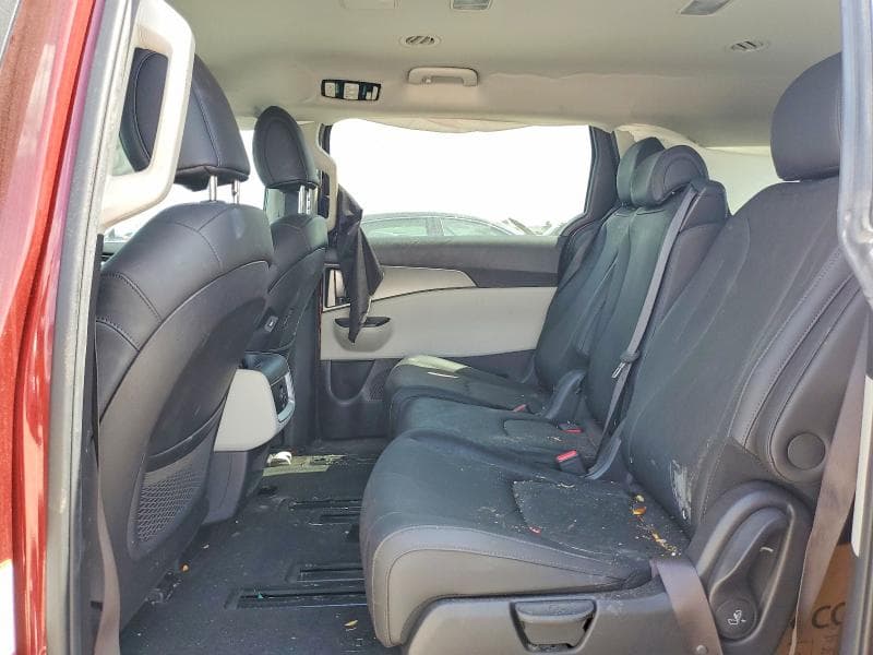 2023 KIA CARNIVAL LX 11