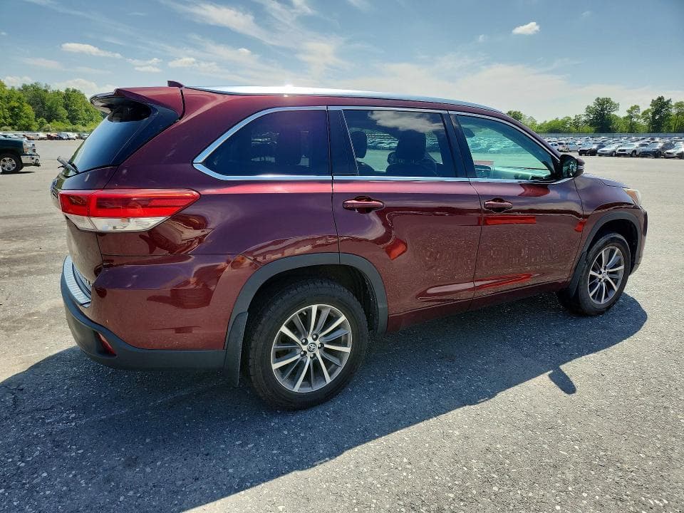 2017 TOYOTA HIGHLANDER XLE 3