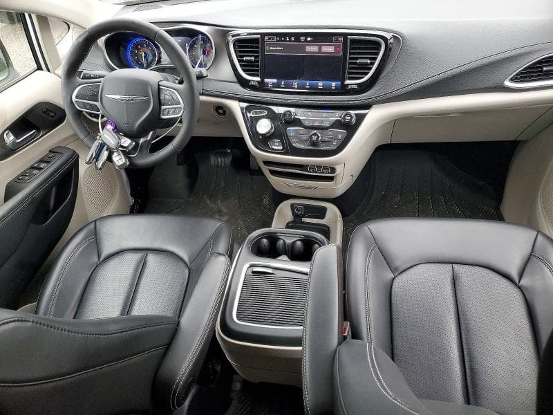 2023 CHRYSLER PACIFICA TOURING L 8