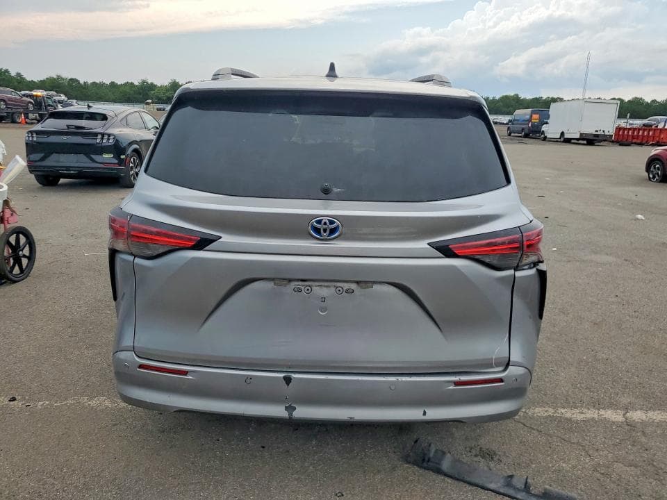 2021 TOYOTA SIENNA XLE 6