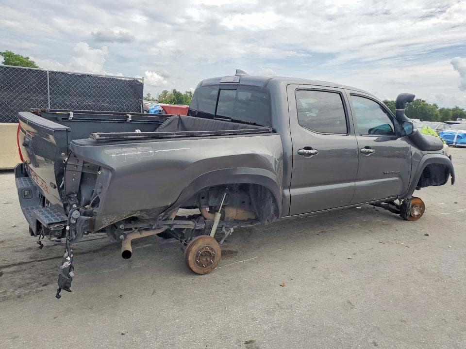 2018 TOYOTA TACOMA TRD SPORT 3