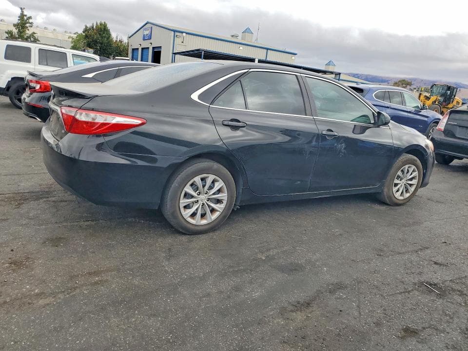 2017 TOYOTA CAMRY LE 3