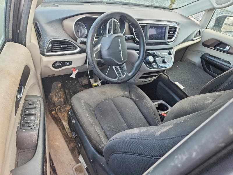 2020 CHRYSLER VOYAGER LX 8