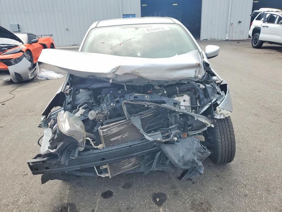 2017 NISSAN VERSA 1.6 SV 5