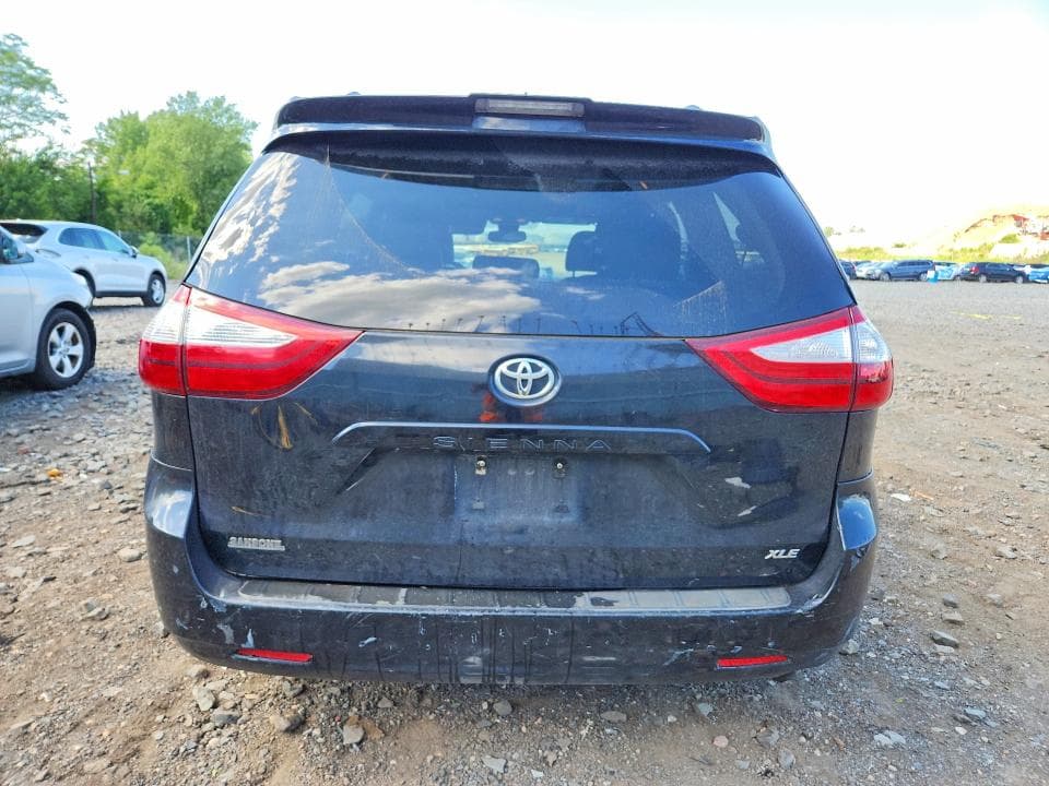 2018 TOYOTA SIENNA XLE 8-PASSENGER 6