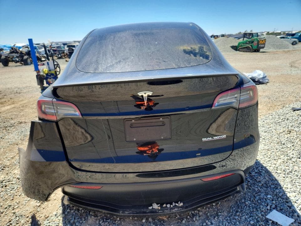 2024 TESLA MODEL Y 6