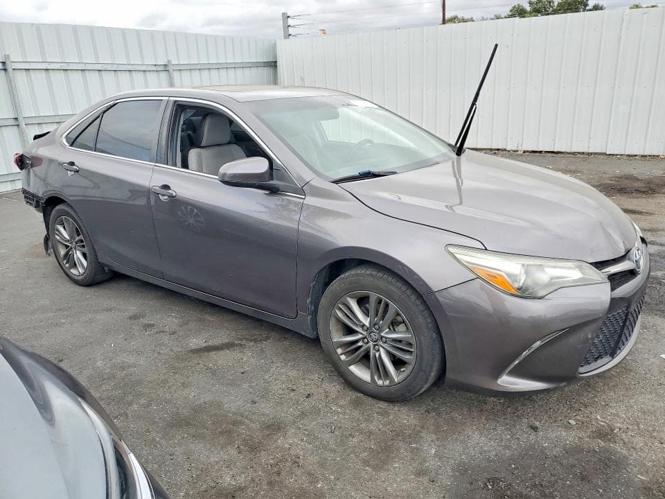 2017 TOYOTA CAMRY SE 4