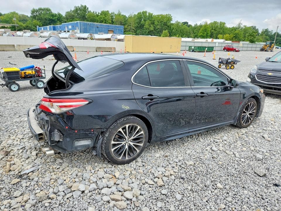 2018 TOYOTA CAMRY SE 3