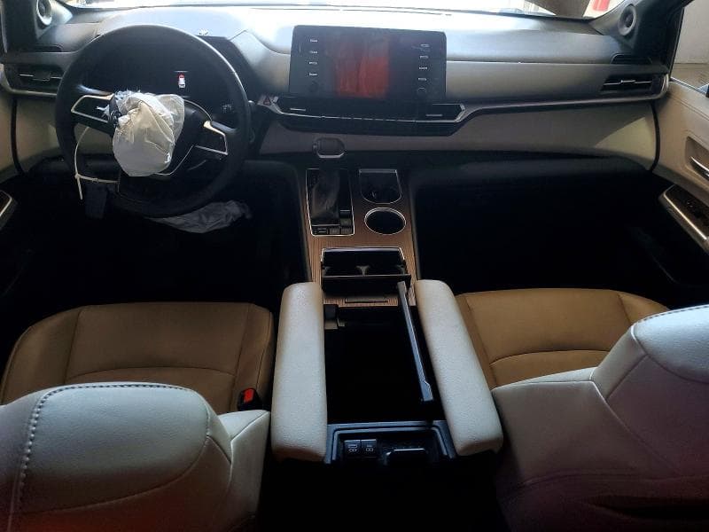2021 TOYOTA SIENNA XLE 8