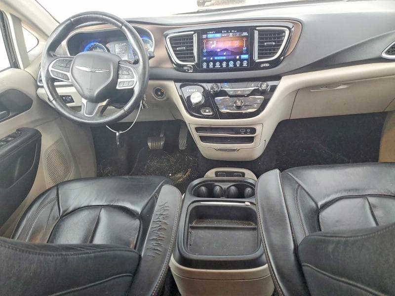 2017 CHRYSLER PACIFICA TOURING L 8