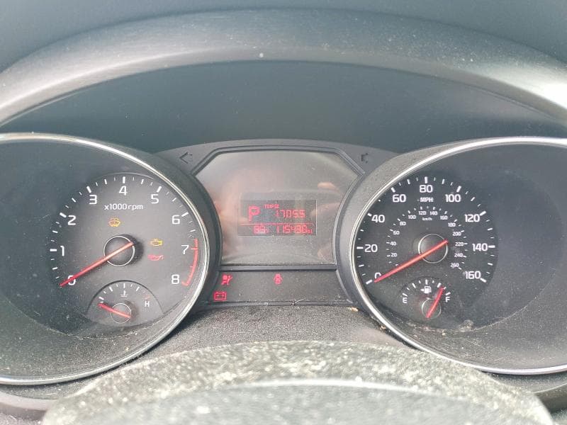 2017 KIA SEDONA LX 9