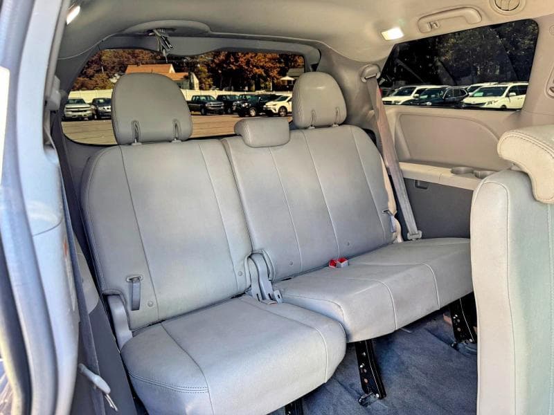 2018 TOYOTA SIENNA XLE 8-PASSENGER 8