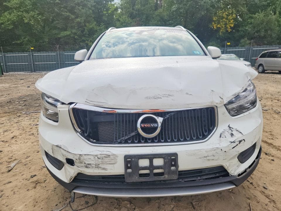 2020 VOLVO XC40 T5 MOMENTUM 5