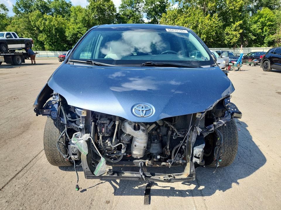 2017 TOYOTA SIENNA XLE 8-PASSENGER 5