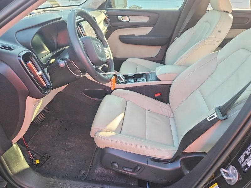 2023 VOLVO XC40 PLUS 7