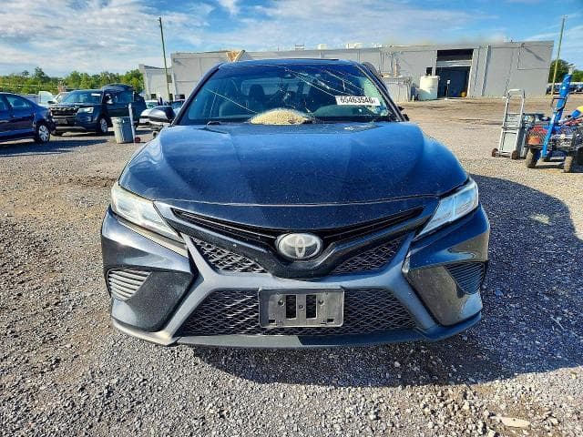 2018 TOYOTA CAMRY SE 5