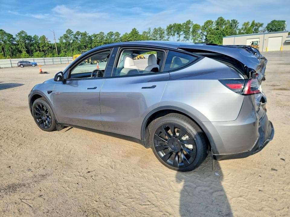 2024 TESLA MODEL Y 2