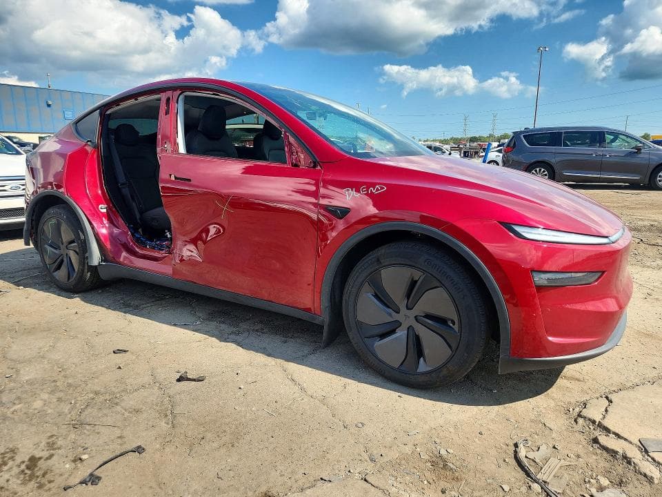 2026 TESLA MODEL Y 4