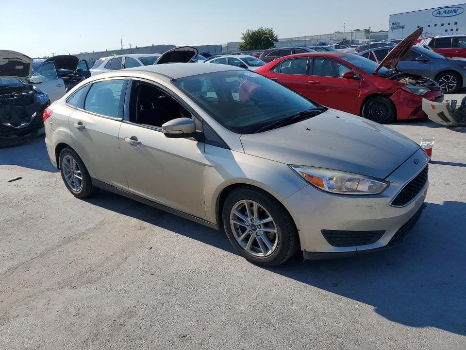 2017 FORD FOCUS SE 4