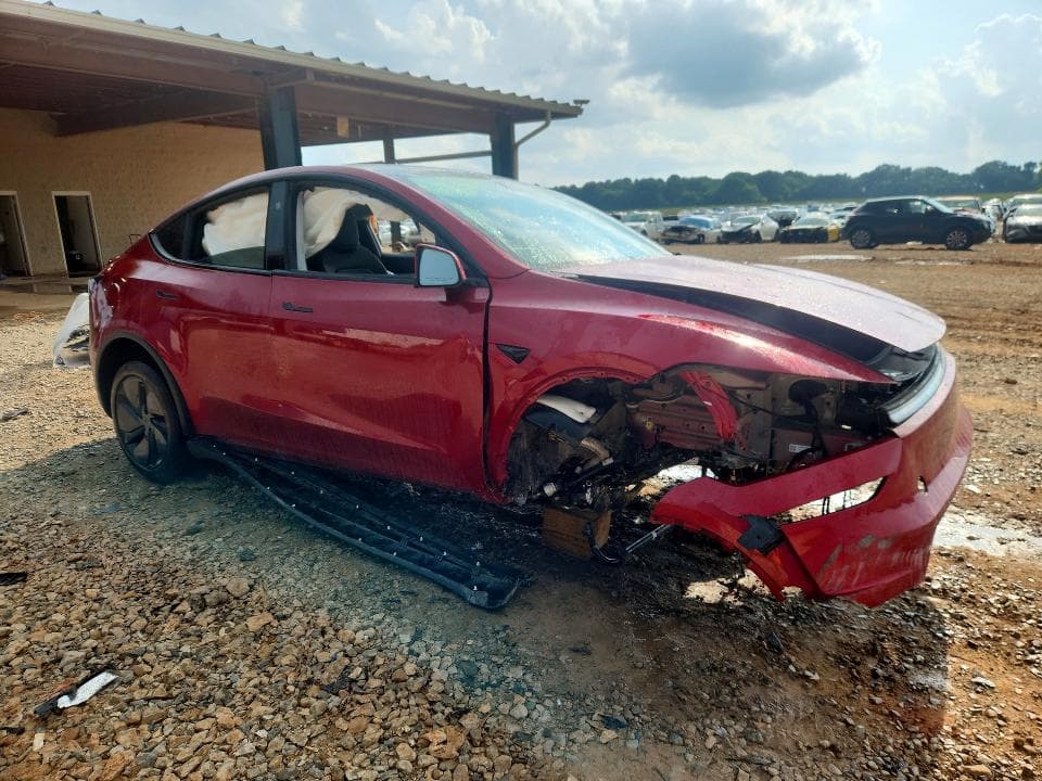 2026 TESLA MODEL Y 4