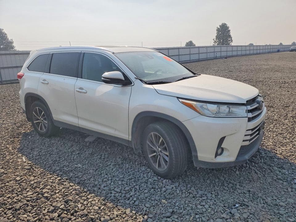 2019 TOYOTA HIGHLANDER XLE 4