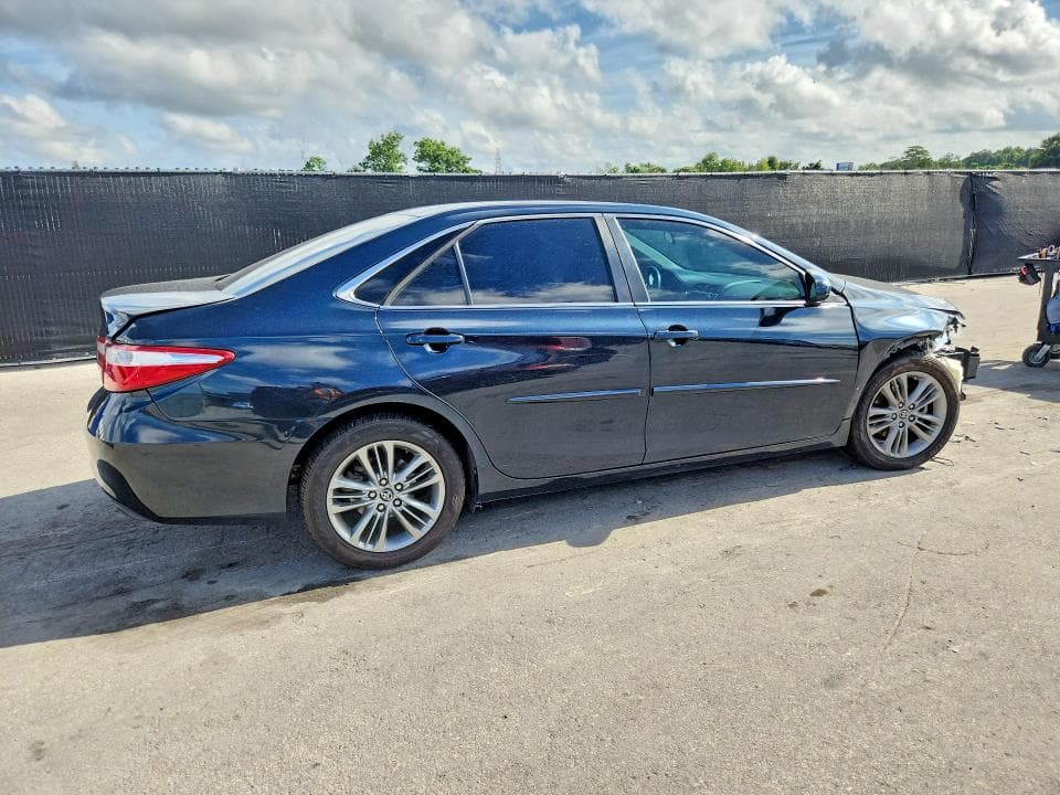 2017 TOYOTA CAMRY SE 3
