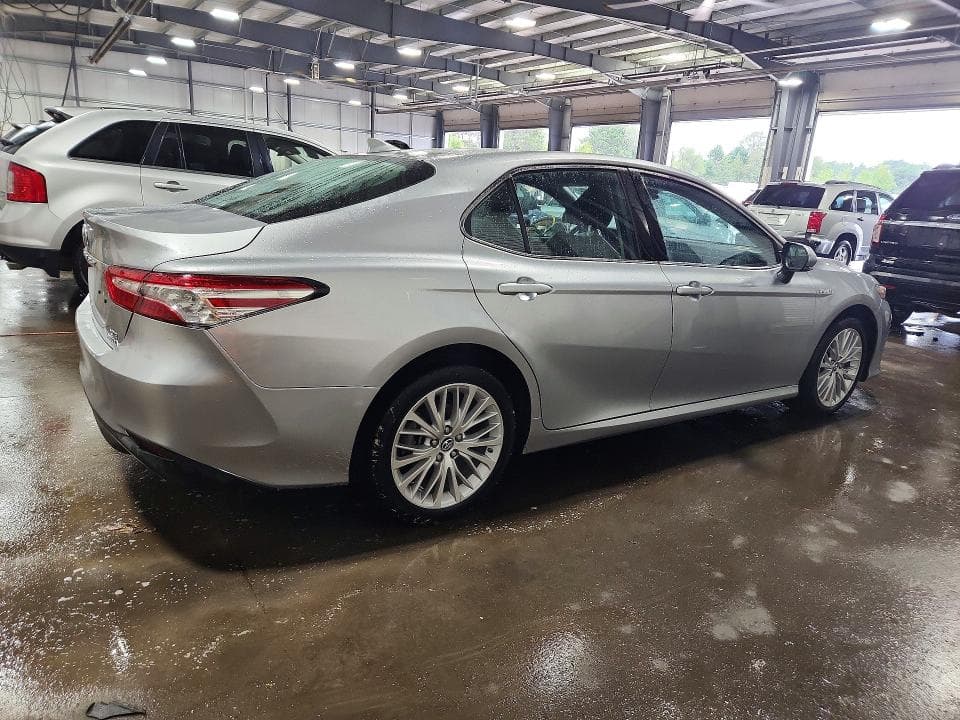 2019 TOYOTA CAMRY HYBRID XLE 3