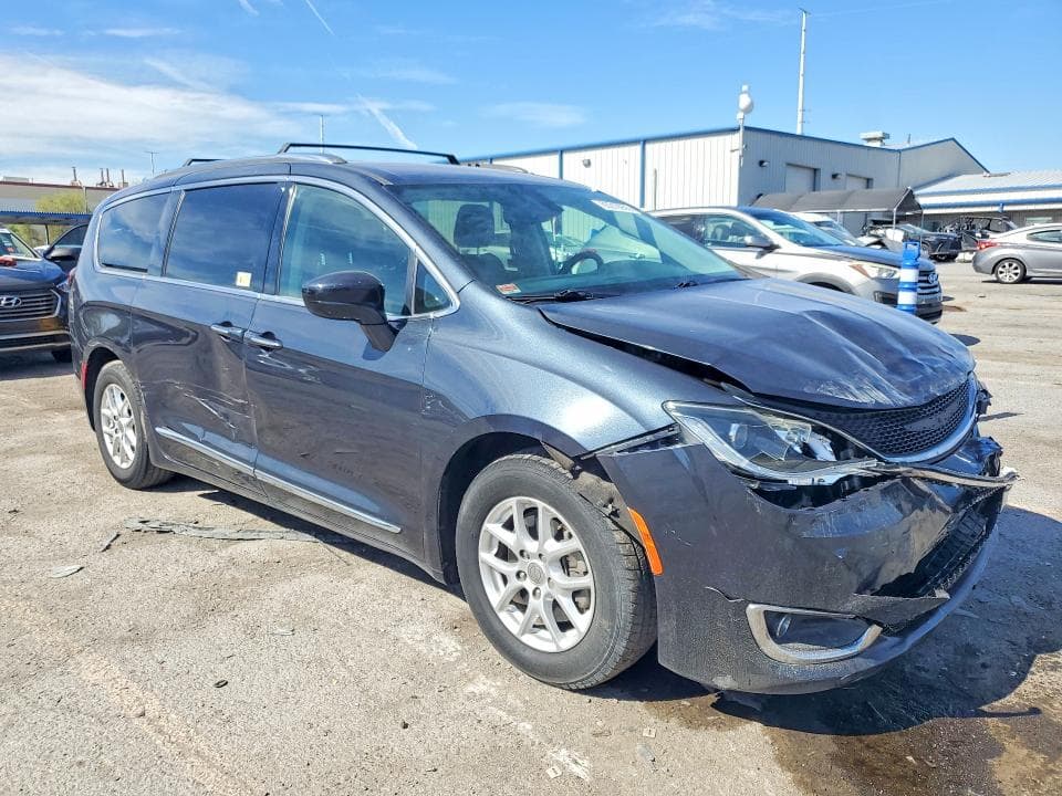 2020 CHRYSLER PACIFICA TOURING L 4