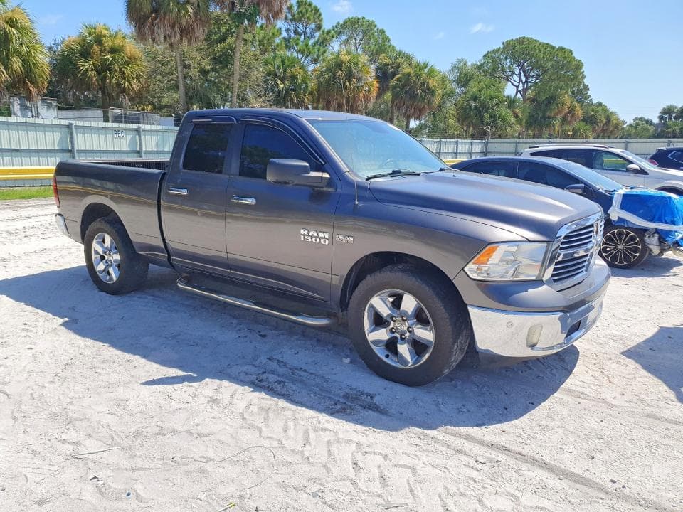 2017 RAM 1500 SLT 4