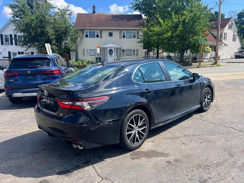 2021 TOYOTA CAMRY SE 3