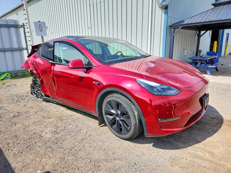 2025 TESLA MODEL Y 4