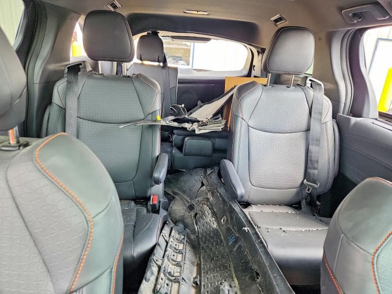2022 TOYOTA SIENNA XSE 10