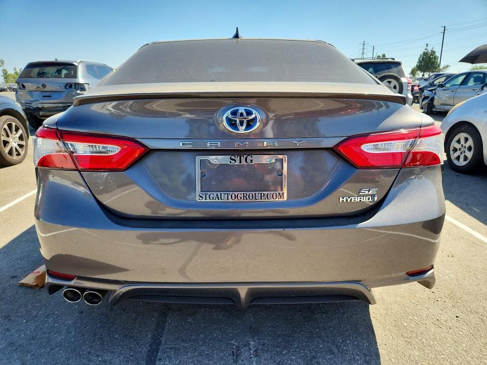 2020 TOYOTA CAMRY SE 6