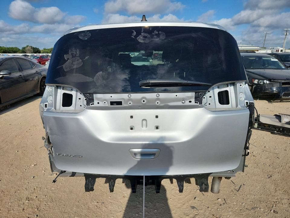 2023 CHRYSLER VOYAGER LX 6