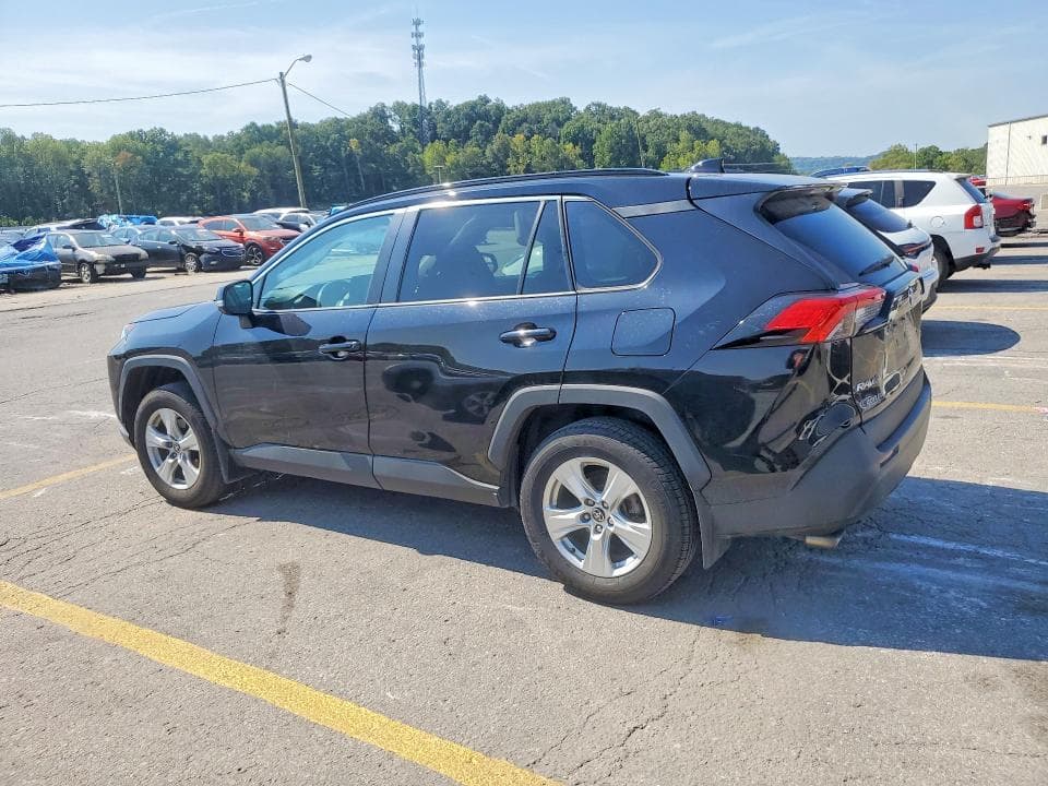 2021 TOYOTA RAV4 XLE 2