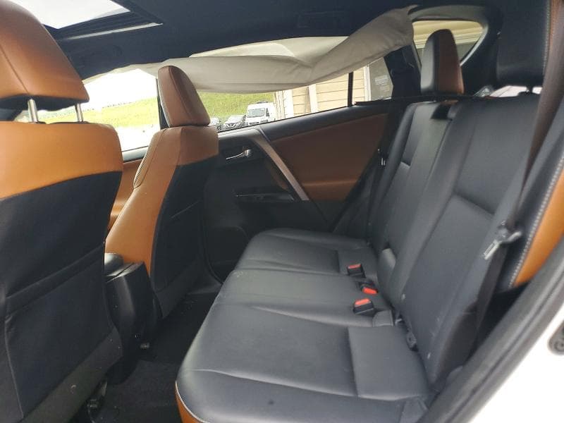 2017 TOYOTA RAV4 SE 11