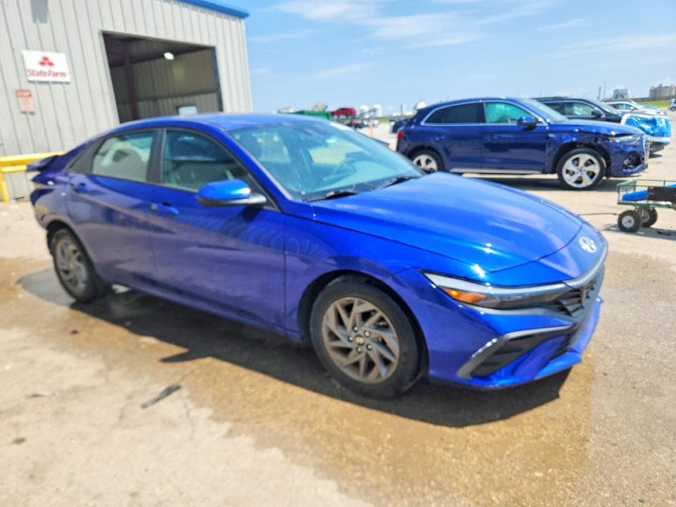 2024 HYUNDAI ELANTRA SEL 4