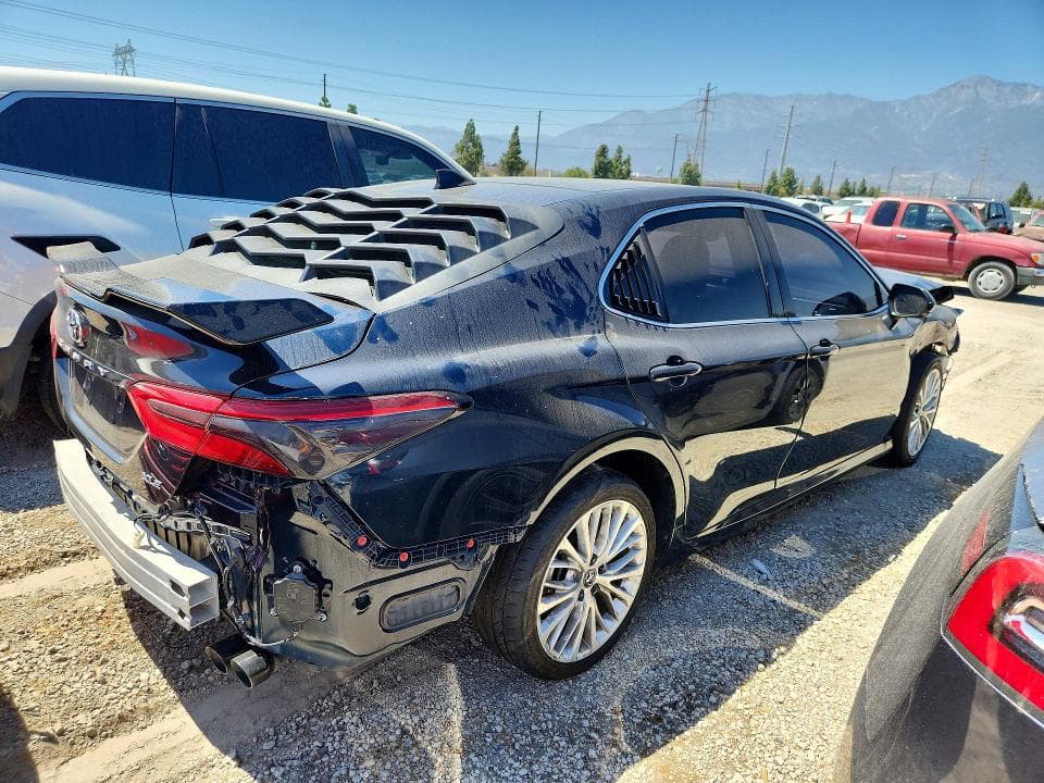 2018 TOYOTA CAMRY XLE V6 3