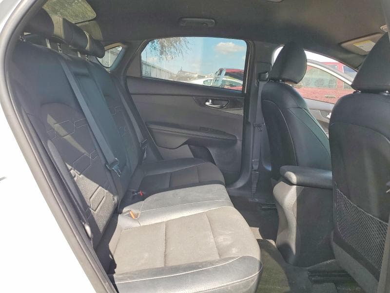 2023 KIA FORTE GT LINE 10
