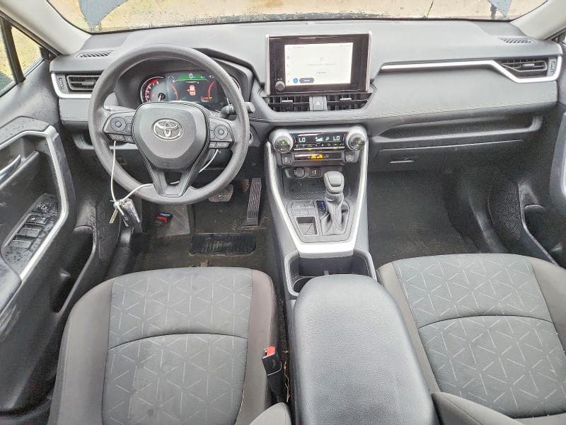 2024 TOYOTA RAV4 XLE 8