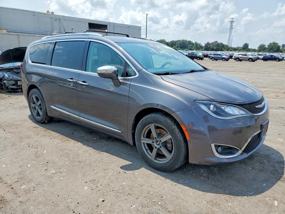 2017 CHRYSLER PACIFICA LIMITED 4