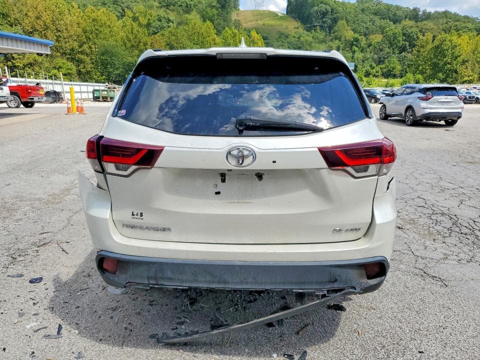 2019 TOYOTA HIGHLANDER SE 6