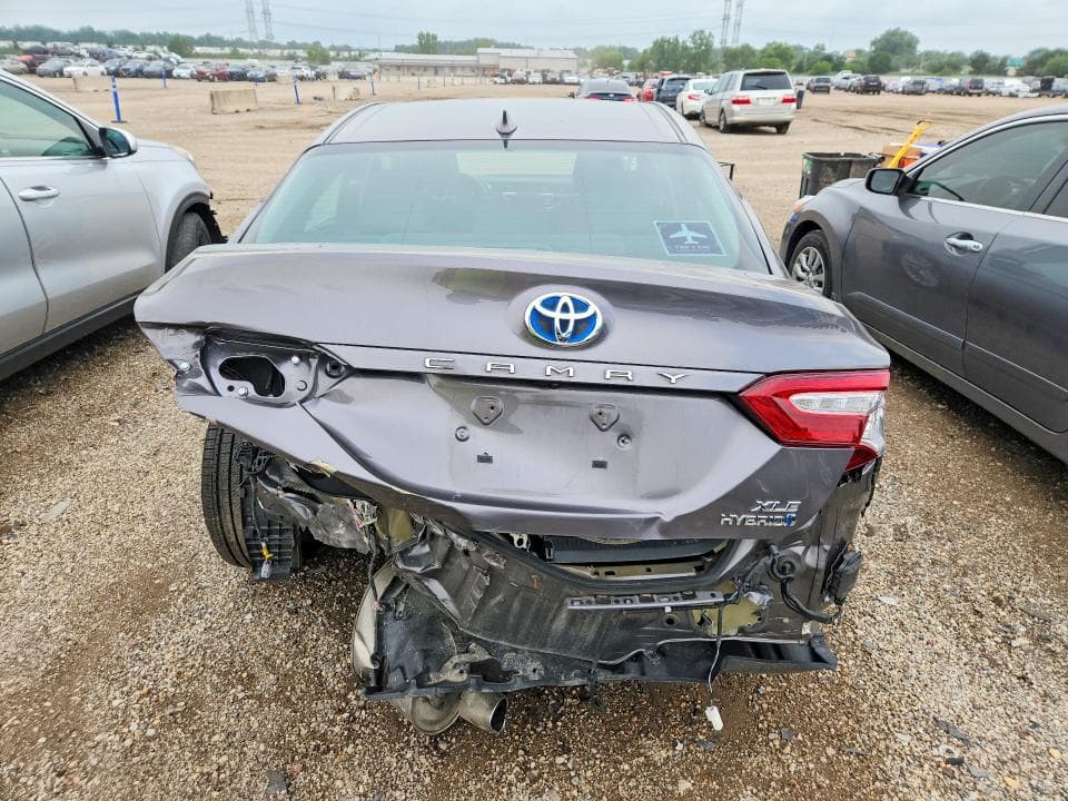 2020 TOYOTA CAMRY XLE 6
