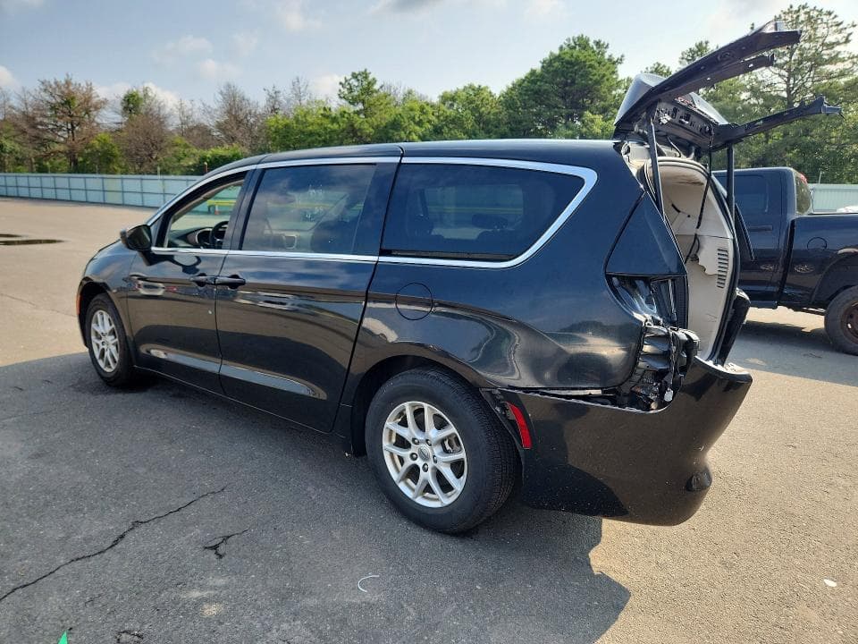 2023 CHRYSLER VOYAGER LX 2