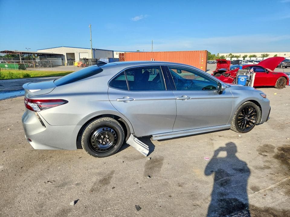 2021 TOYOTA CAMRY XSE 3