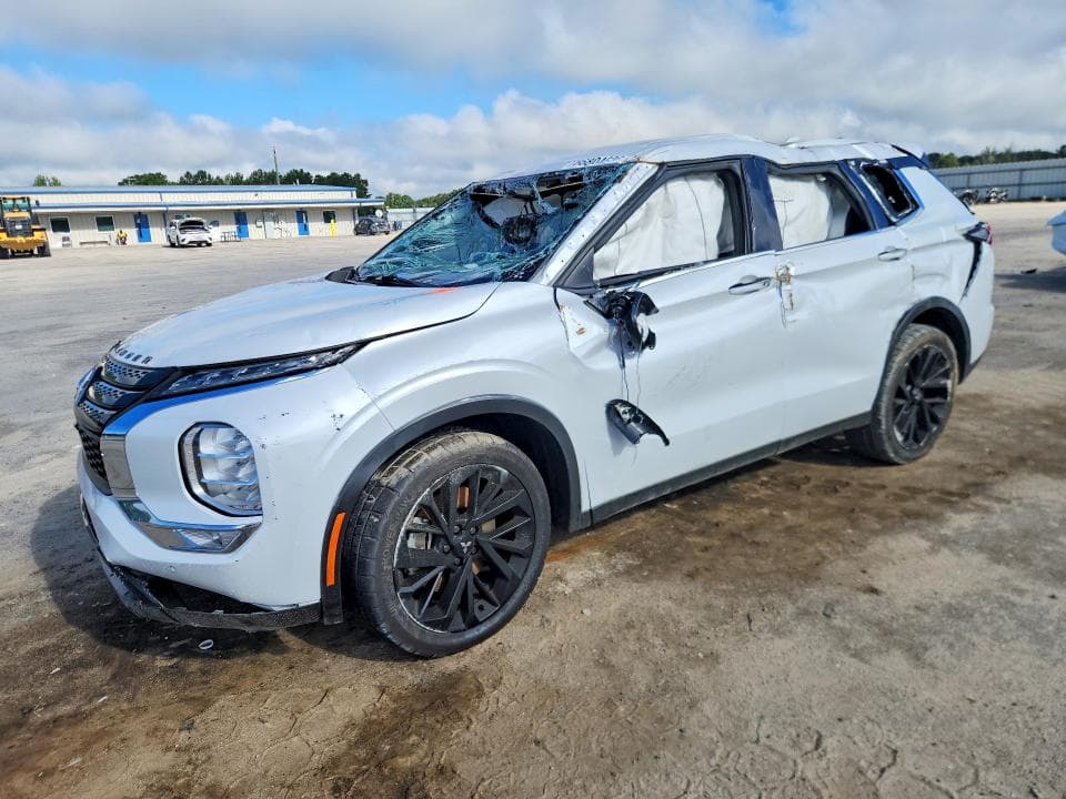 2023 MITSUBISHI OUTLANDER SE - 1