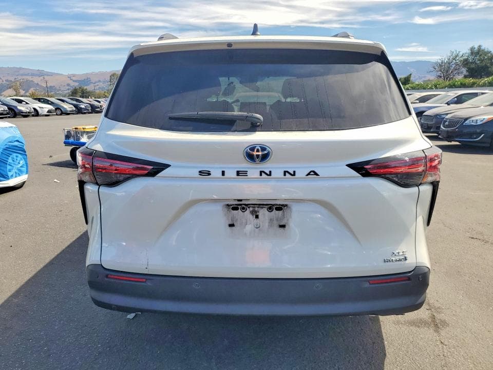 2021 TOYOTA SIENNA XLE 6