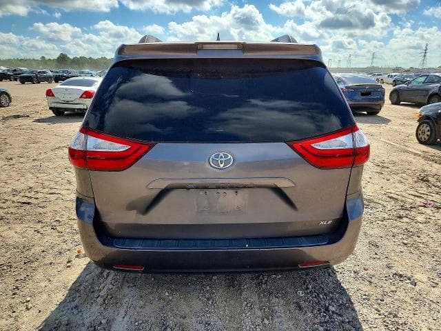 2019 TOYOTA SIENNA XLE 8-PASSENGER 6